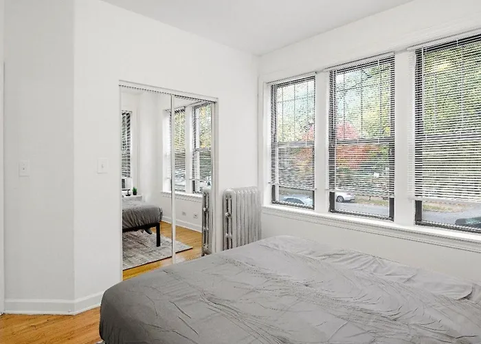 Modern 3br Retreat Hyde Park Comfort & Style Apartamento Chicago