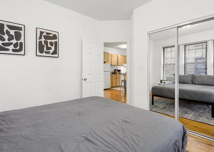 Modern 3br Retreat Hyde Park Comfort & Style *